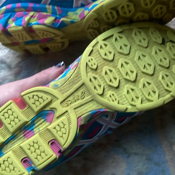 86 size 9, multicolored running shoes - Picture 4 of 5